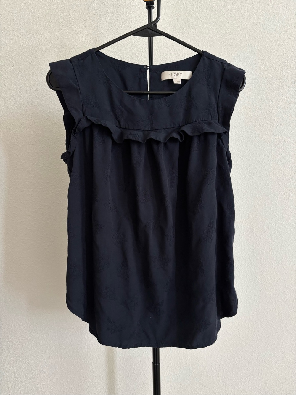 Ann Taylor LOFT Women’s Small Black Floral Jacquard Ruffle Rayon Blouse Top